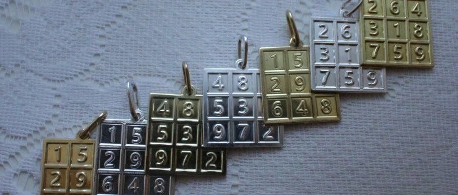 *** Янтра — благоприятный амулет, оберег, визуальное выражение Сил Жизни Грахи, планеты. МЕТАЛЛИЧЕСКАЯ: СЕРЕБРО, или ЛАТУНЬ ***