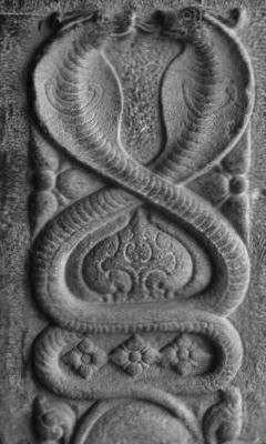 * Сила, нарушающая Гармонию/Целостность -- Раху-и-Кету -- нарушает СуперСимметрию/Единство Абсолюта -- непроявленного Божественного Духа *